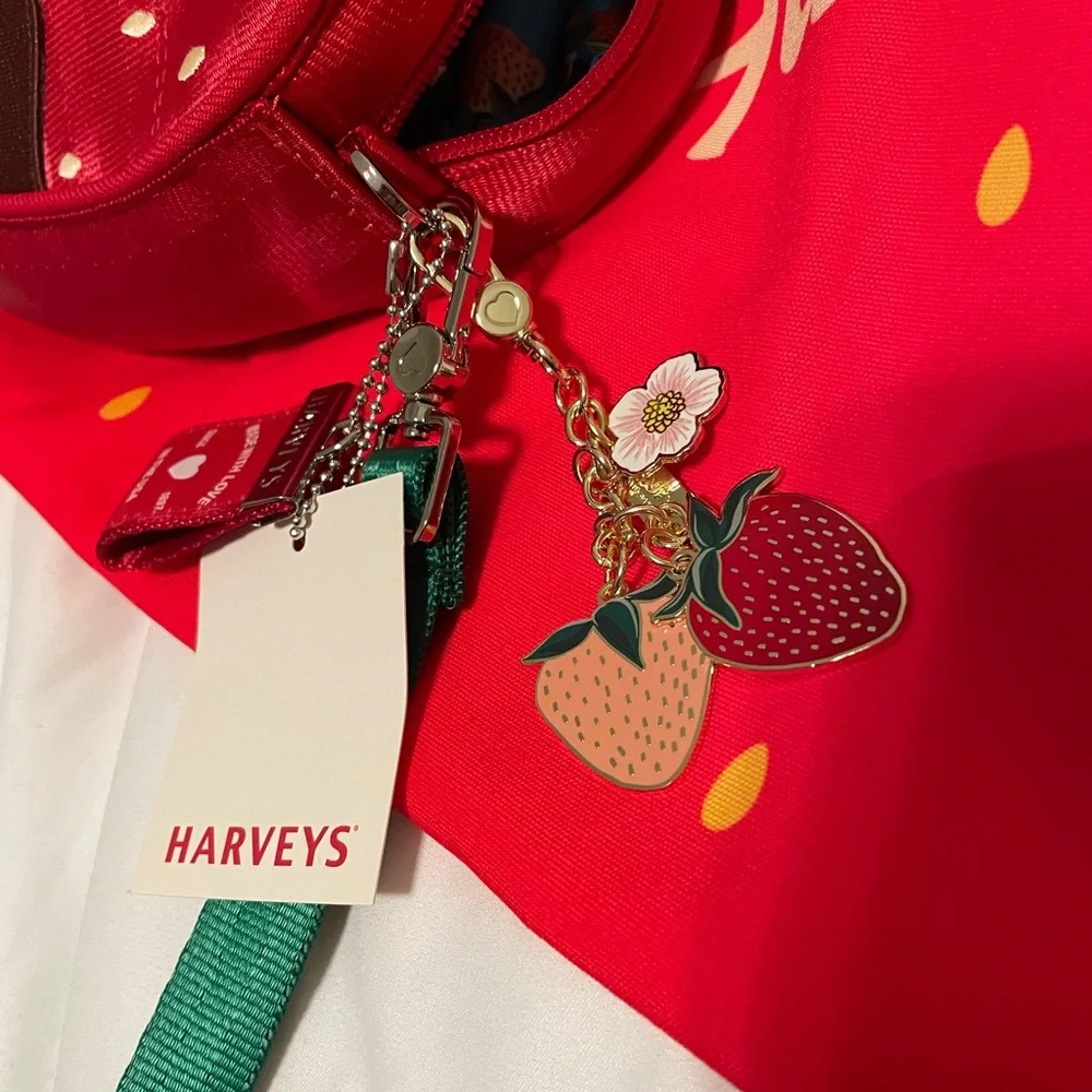 Harveys Sweetheart crossbody collectors series chocolate dipped strawberry - Picture 2 of 4